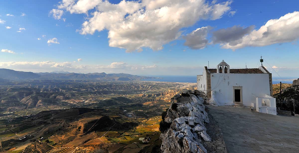 Ιερό βουνό Γιούχτας στις Αρχάνες